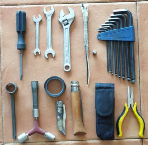 Qué debe incluir tu kit de herramientas para moto - Littleway ES