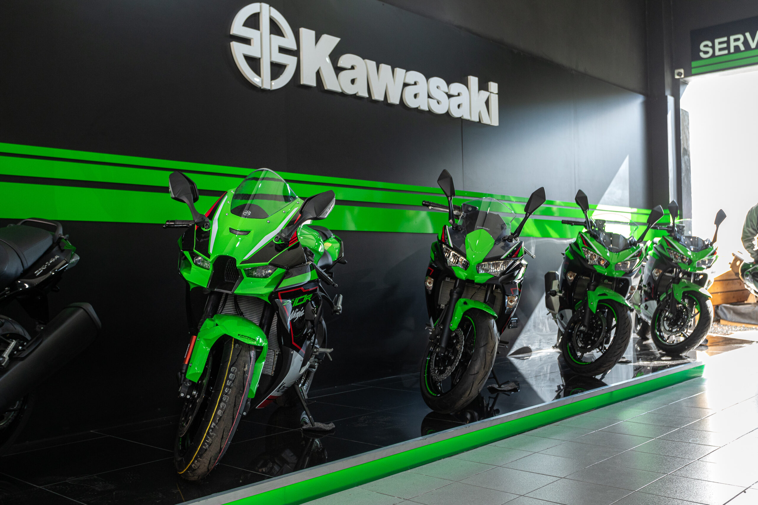 Kawasaki inaugura un nuevo concesionario exclusivo